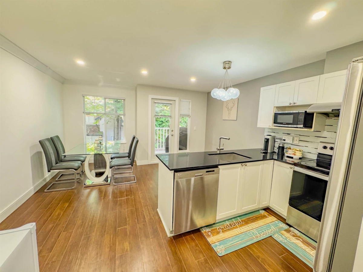 Breakfast Nook Photo of 62 6533 121 Street, Surrey, BC