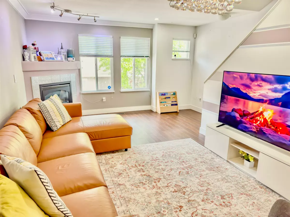 Kitchen Photo of 62 6533 121 Street, Surrey, BC