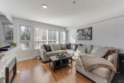 214 19677 Meadow Gardens Way, Pitt Meadows, BC, Pitt Meadows — Apartment/Condo for sale