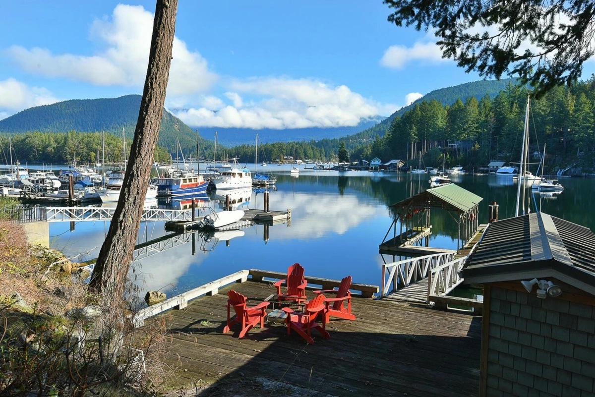 Dining Area Photo of 4650 Gerrans Bay Road, Madeira Park, BC