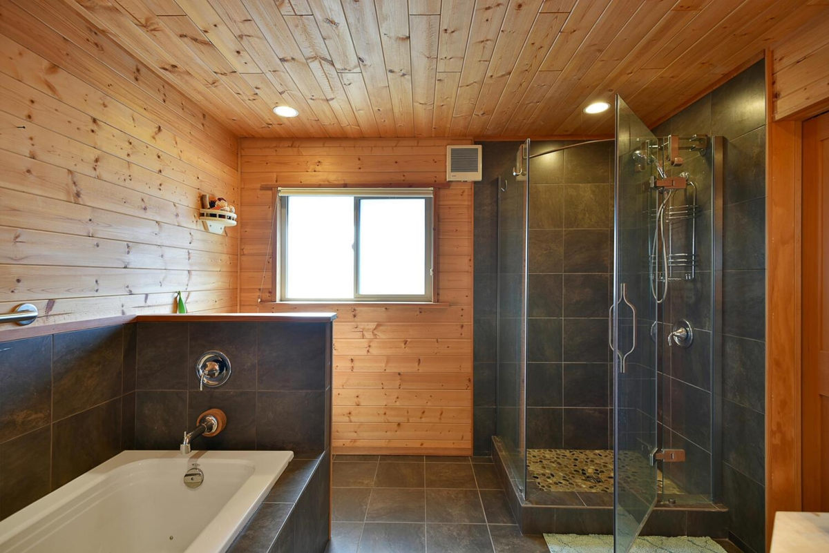 Hallway Photo of 4650 Gerrans Bay Road, Madeira Park, BC