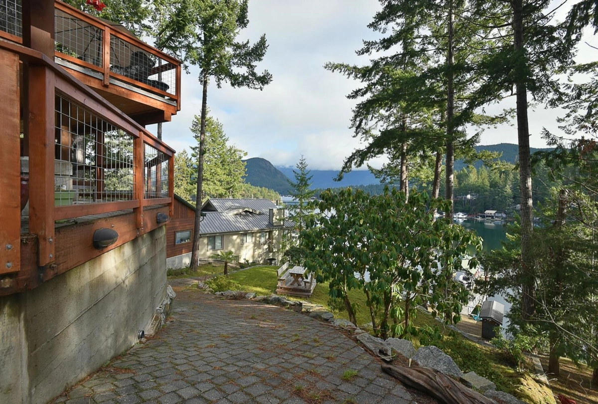 Hot Tub / Spa Photo of 4650 Gerrans Bay Road, Madeira Park, BC