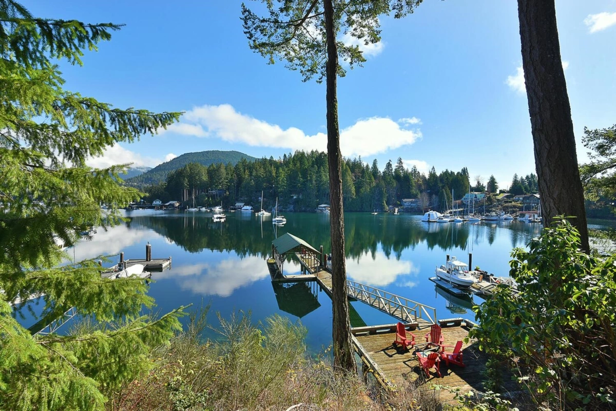 Kitchen Photo of 4650 Gerrans Bay Road, Madeira Park, BC