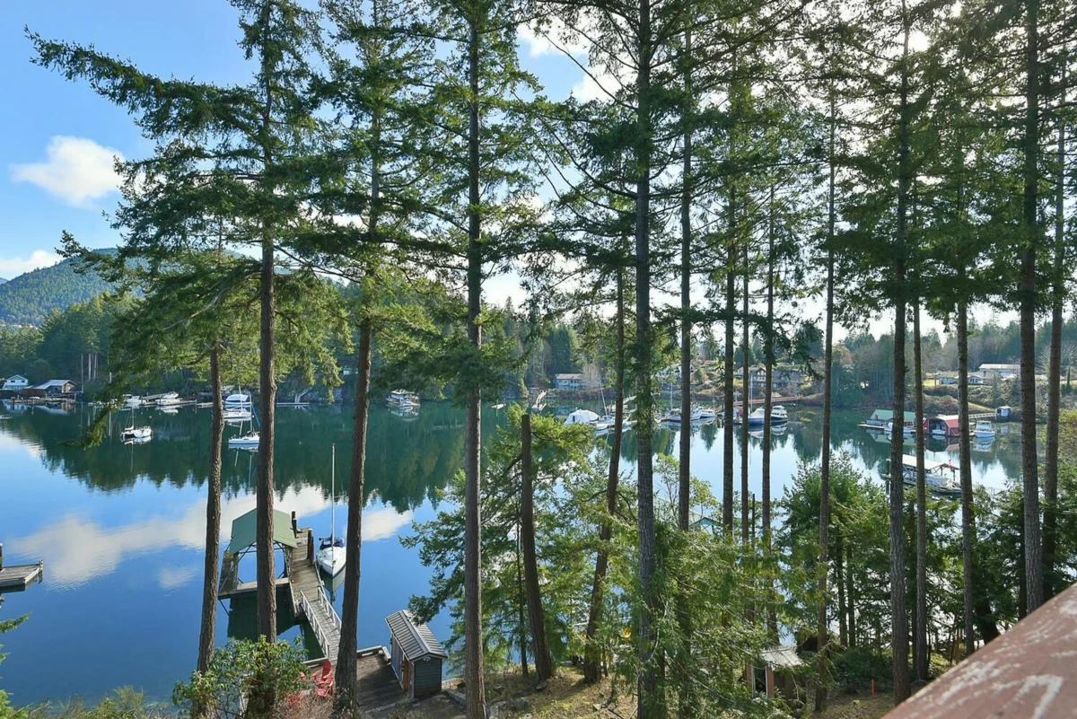 Laundry Room Photo of 4650 Gerrans Bay Road, Madeira Park, BC