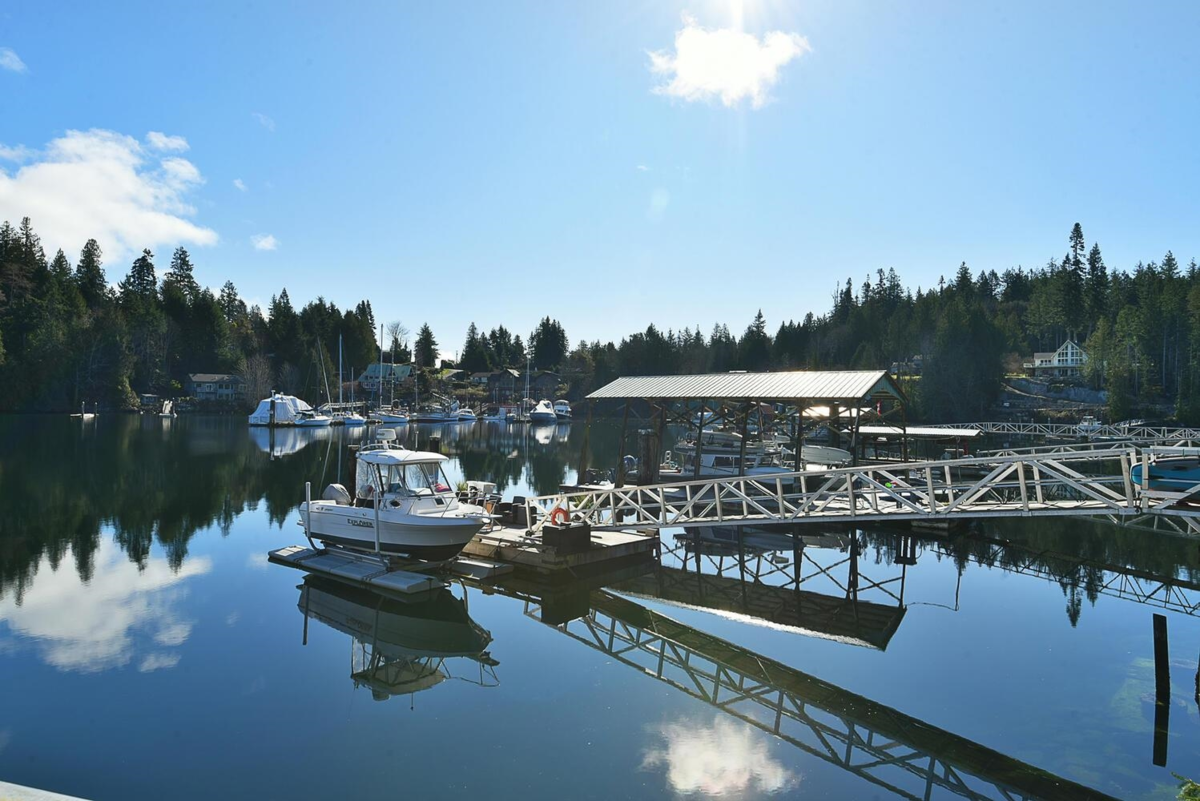 Living Room Photo of 4650 Gerrans Bay Road, Madeira Park, BC