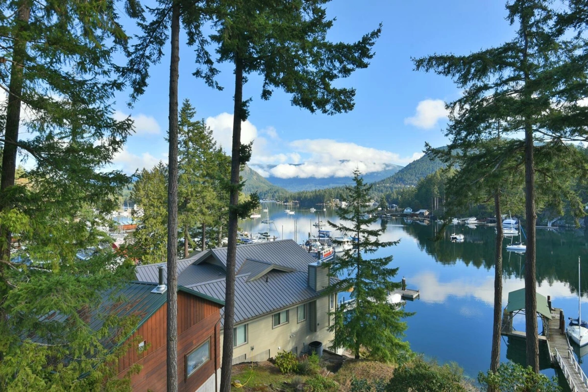 Loft / Bonus Room Photo of 4650 Gerrans Bay Road, Madeira Park, BC