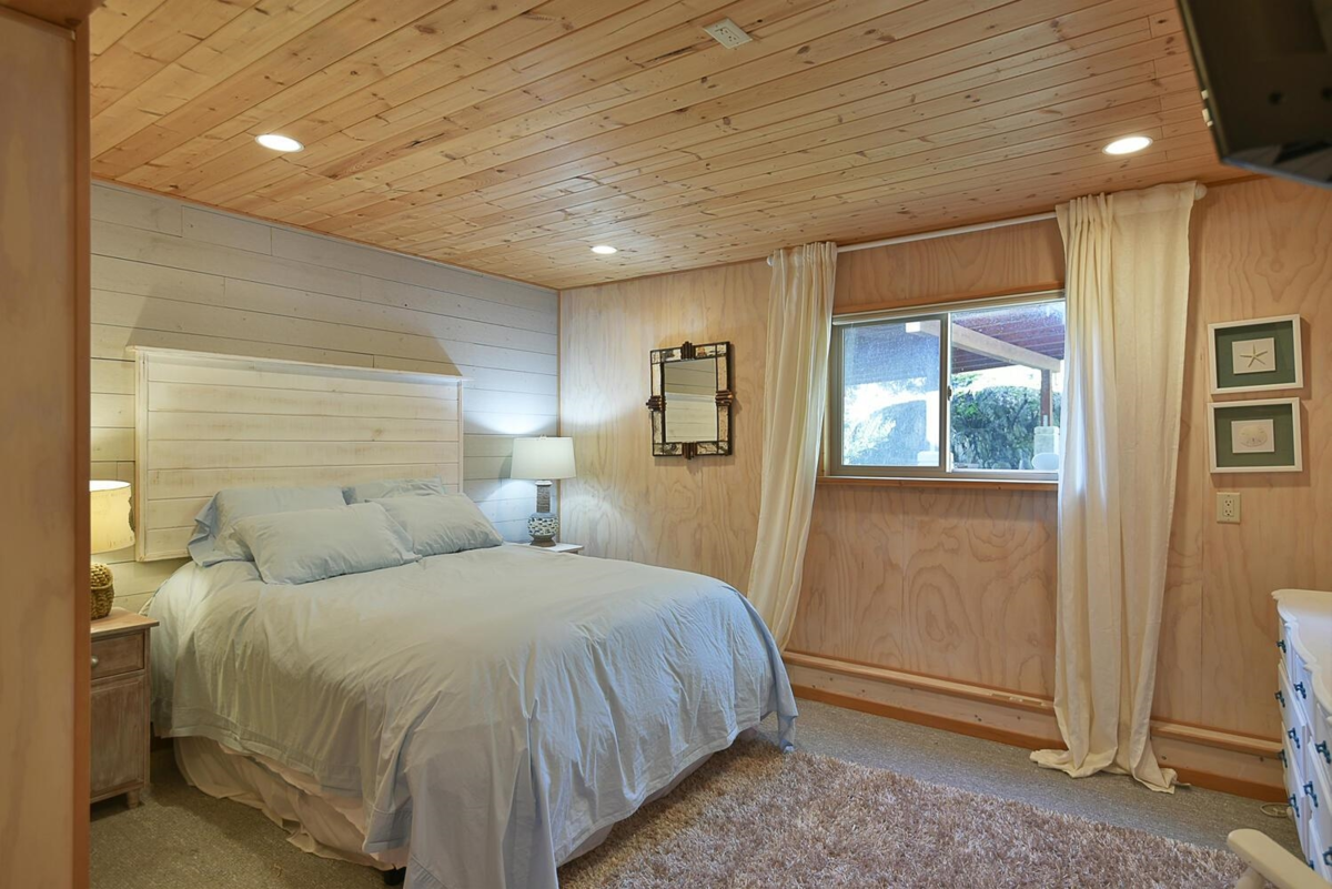 Outdoor Deck Photo of 4650 Gerrans Bay Road, Madeira Park, BC