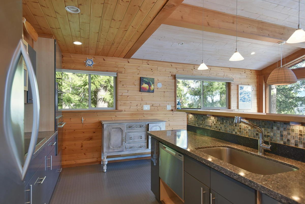 Walk-In Closet Photo of 4650 Gerrans Bay Road, Madeira Park, BC