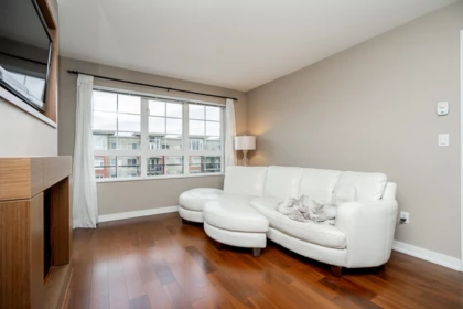 Bedroom 2 Photo of 303 2950 King George Boulevard, Surrey, BC
