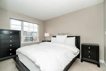 Bedroom 4 Photo of 303 2950 King George Boulevard, Surrey, BC