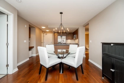 303 2950 King George Boulevard, Surrey, BC, Surrey — Apartment/Condo for sale