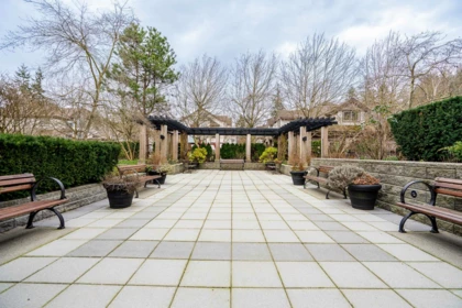 Front Yard Photo of 303 2950 King George Boulevard, Surrey, BC