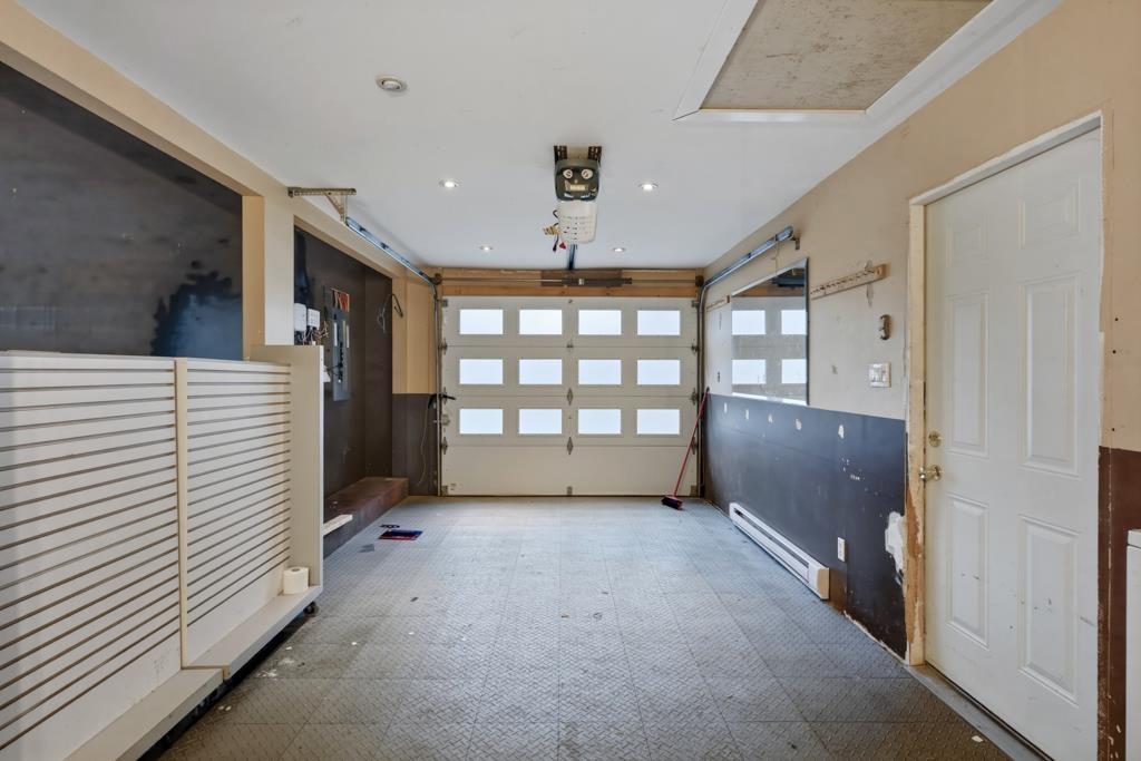 Entry Foyer Photo of 2259 Lynden Street, Abbotsford, BC