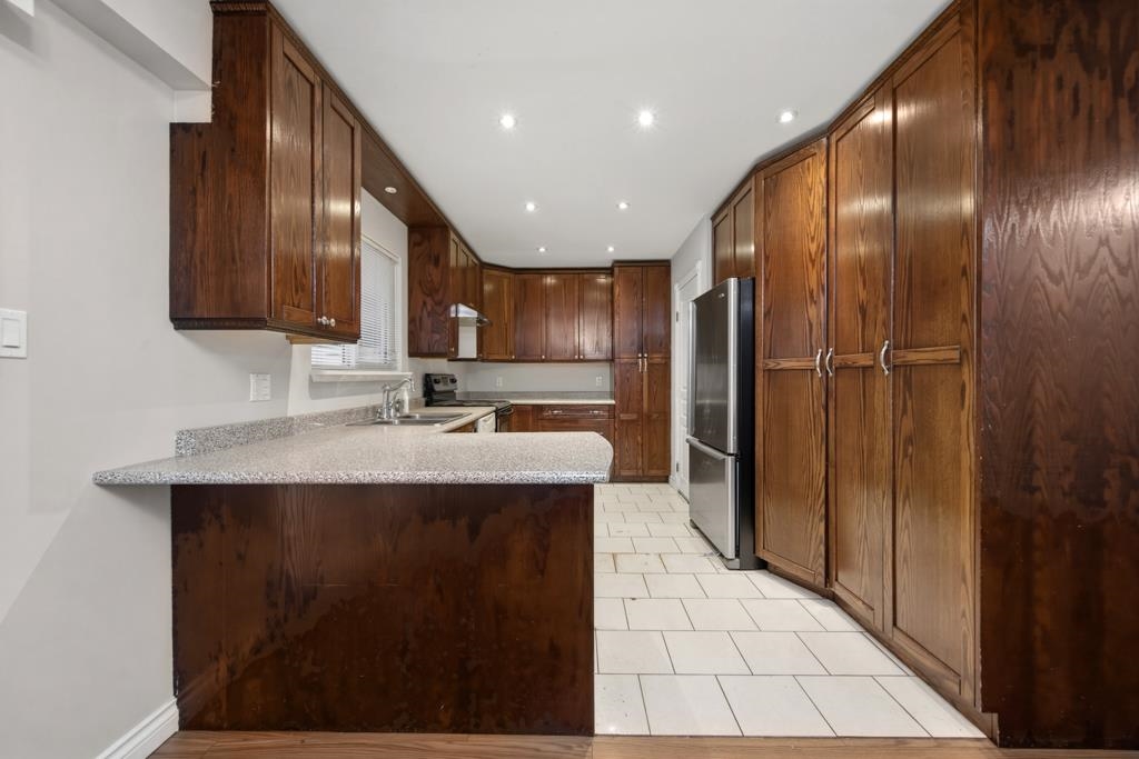 Kitchen Photo of 2259 Lynden Street, Abbotsford, BC