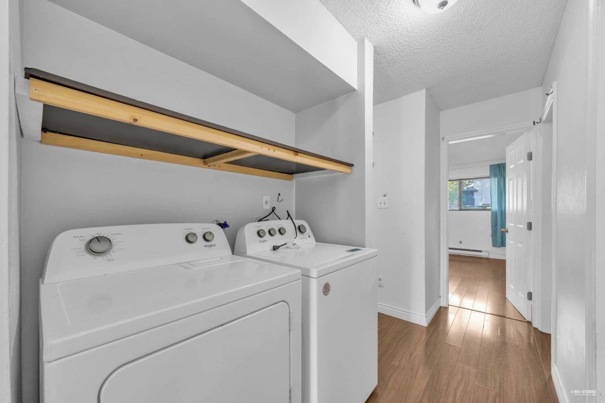 Dining Area Photo of 10590 Holly Park Lane, Surrey, BC