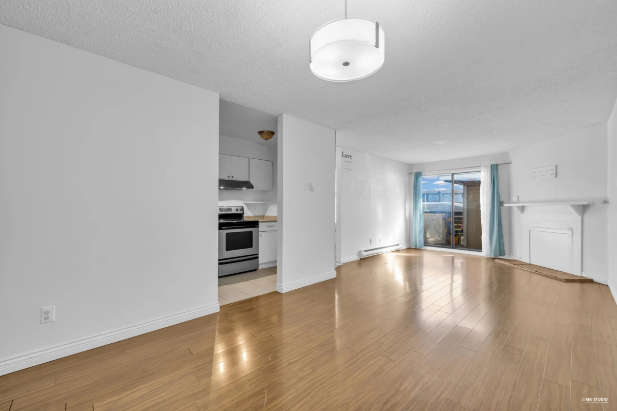 Living Room Photo of 10590 Holly Park Lane, Surrey, BC