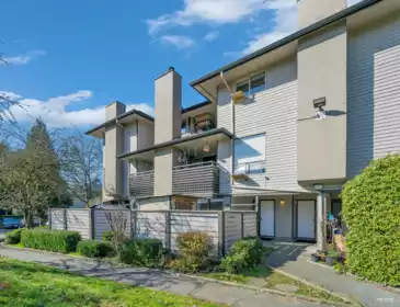 10590 Holly Park Lane, Surrey, BC, Guildford — 2 bed townhouse for sale