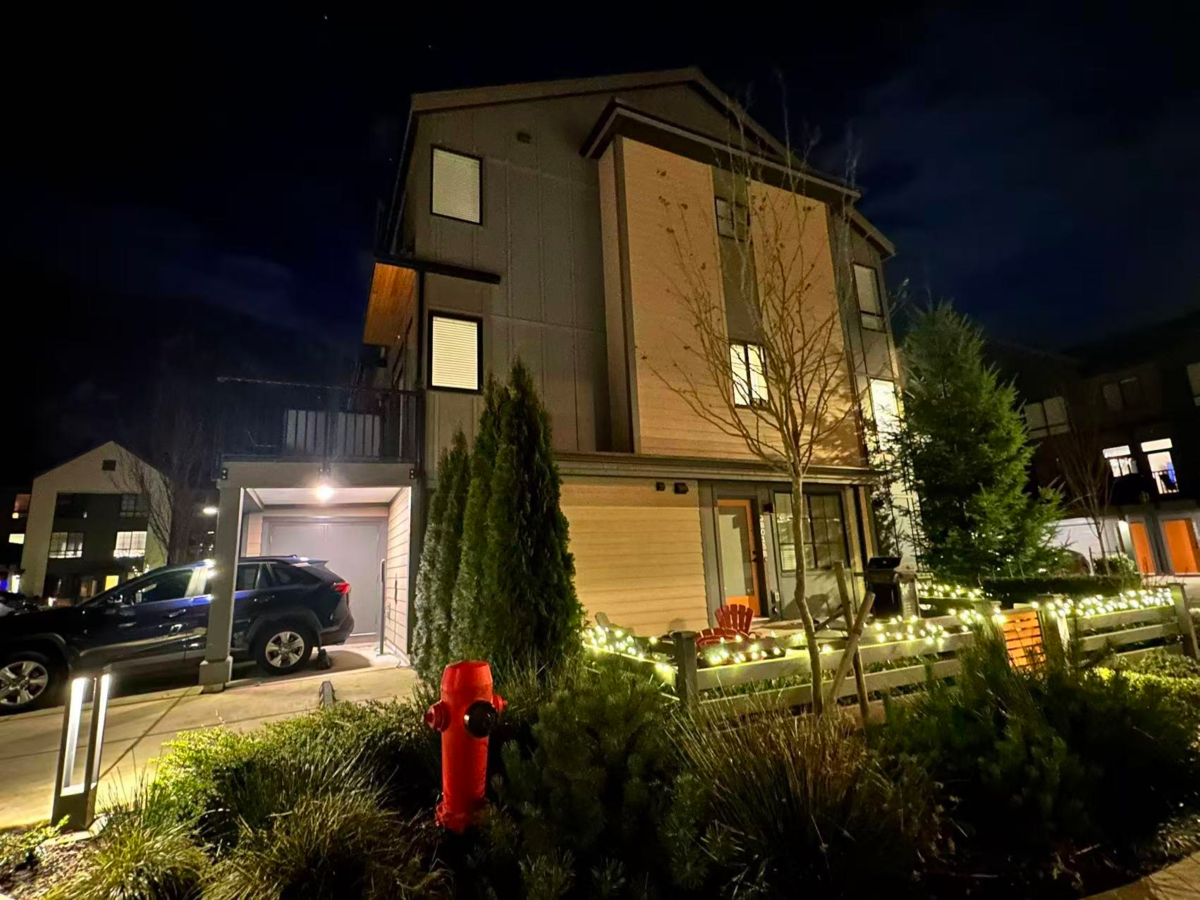 Kitchen Island Photo of 38015 Fairwater Place, Squamish, BC