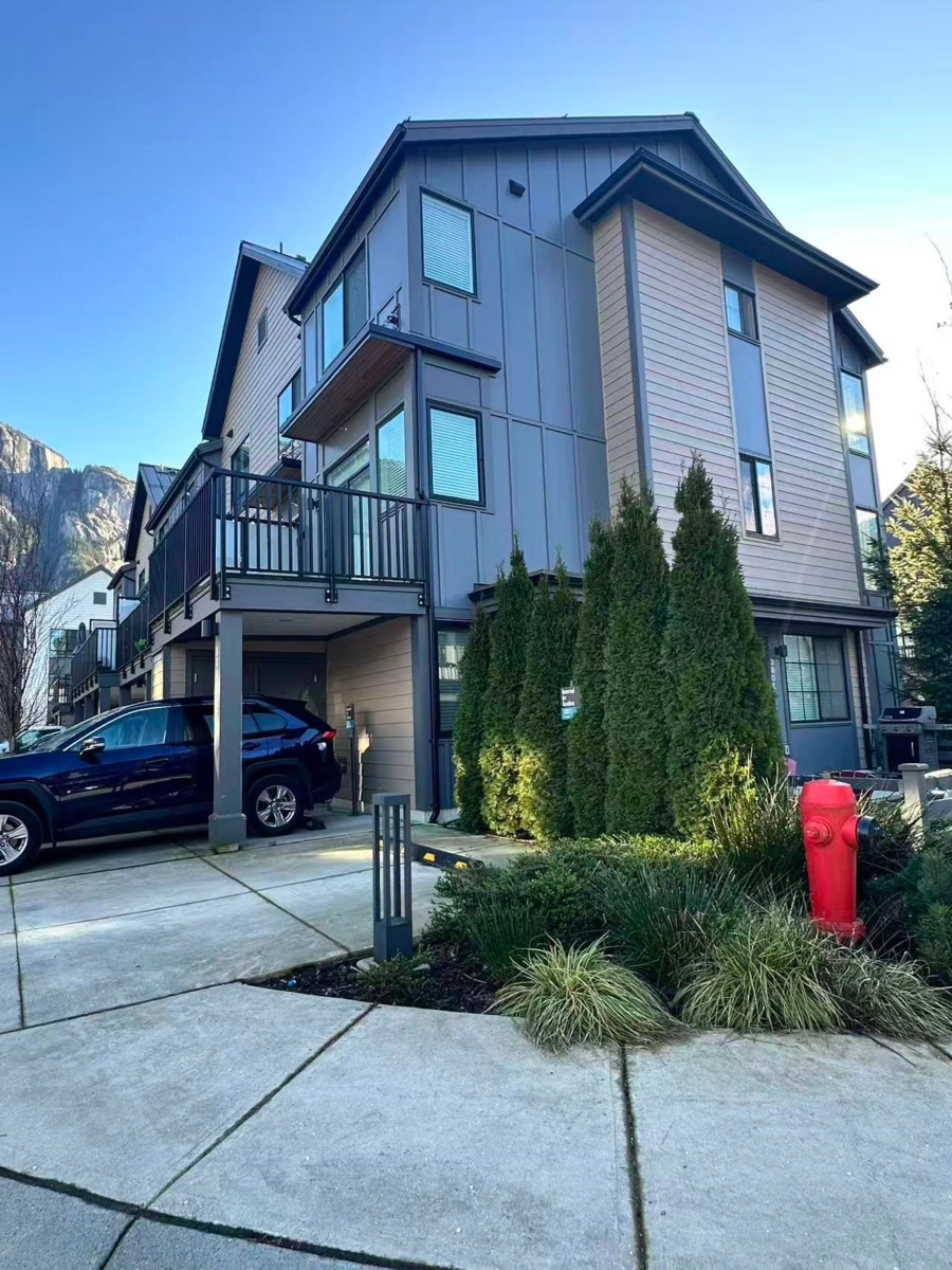 Living Room Photo of 38015 Fairwater Place, Squamish, BC