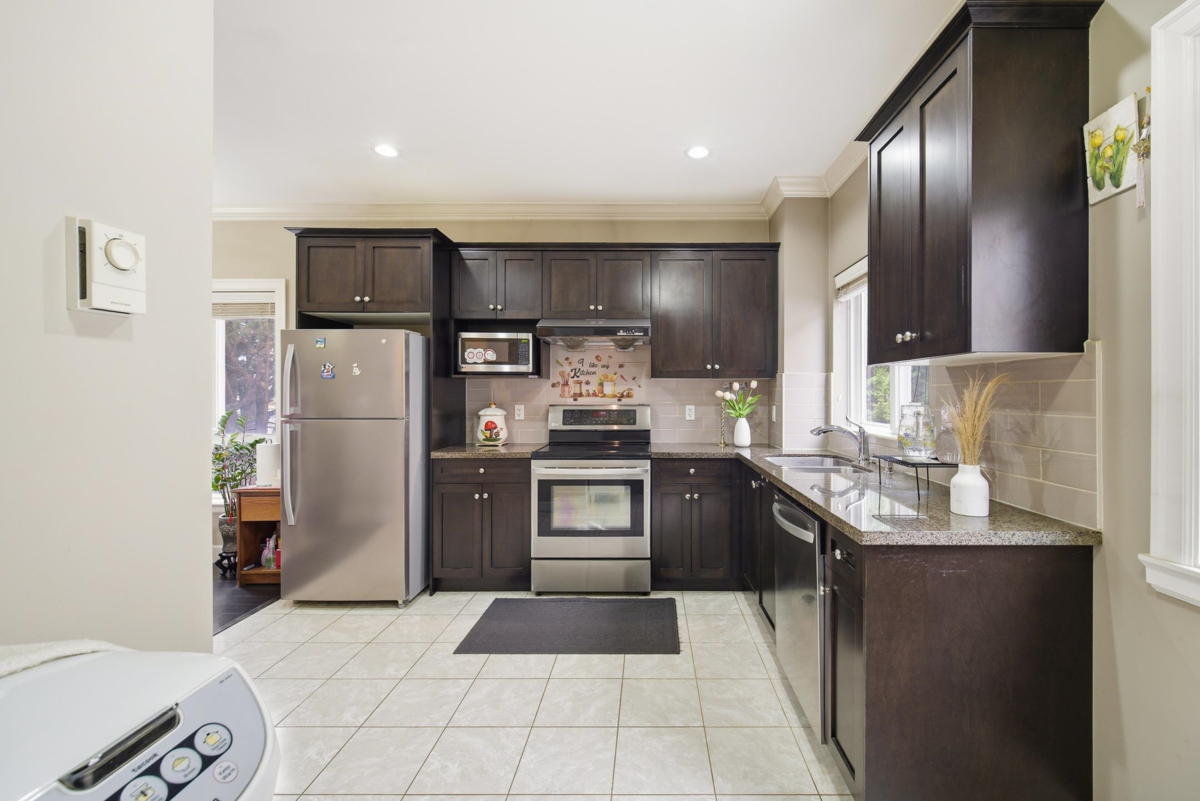 Kitchen Photo of 11 10999 Steveston Highway, Richmond, BC