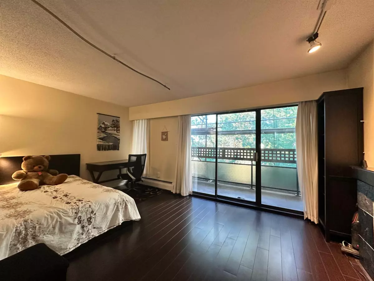 Dining Area Photo of 318 2320 W 40th Avenue, Vancouver, BC