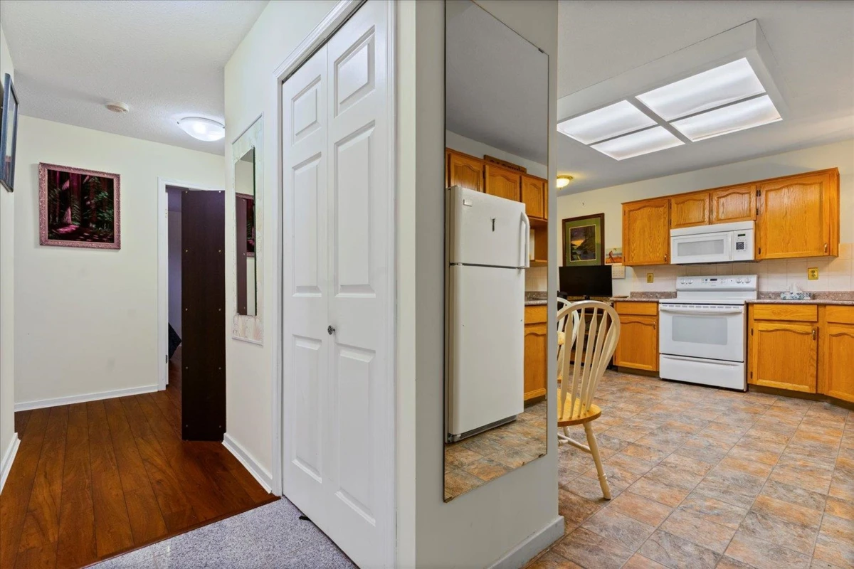 Dining Area Photo of 113 33030 George Ferguson Way, Abbotsford, BC