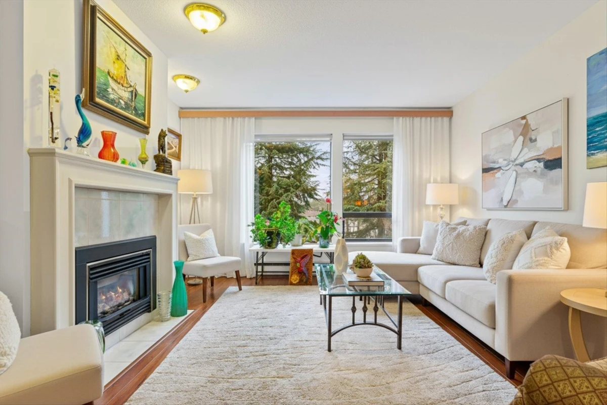 Family Room Photo of 113 33030 George Ferguson Way, Abbotsford, BC