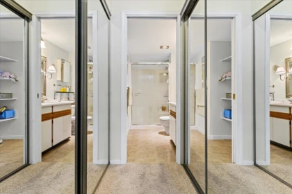 Hallway Photo of 113 33030 George Ferguson Way, Abbotsford, BC