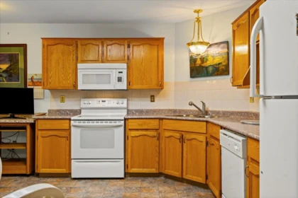 Kitchen Photo of 113 33030 George Ferguson Way, Abbotsford, BC
