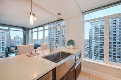 2407 888 Homer Street, Vancouver, BC, Vancouver — Apartment/Condo for sale