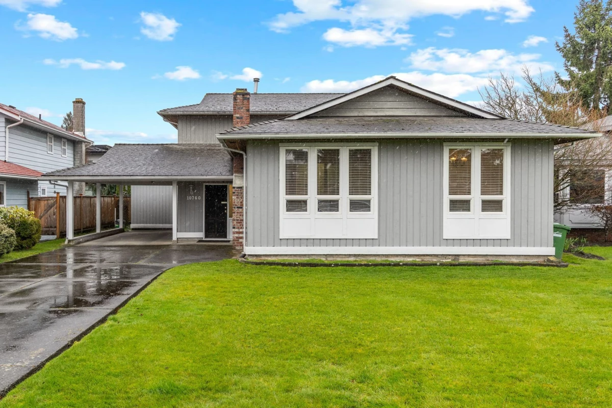 Living Room Photo of 10760 Seamount Road, Richmond, BC