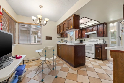 Kitchen Island Photo of 10760 Seamount Road, Richmond, BC