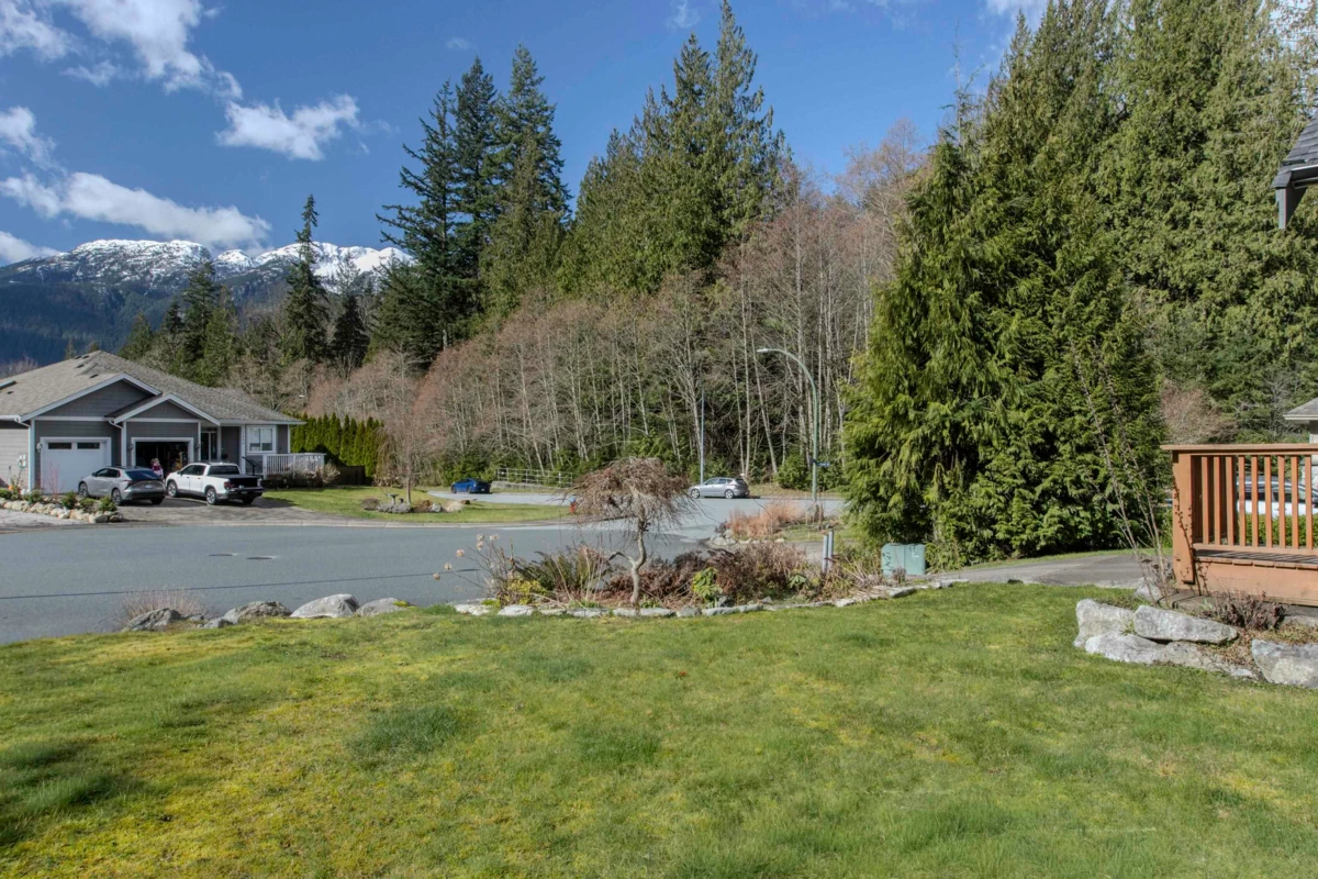 Family Room Photo of 1003 Ash Place, Squamish, BC