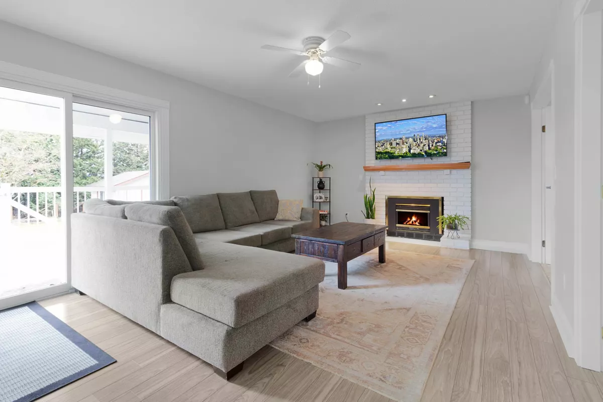 Family Room Photo of 18166 54 Avenue, Surrey, BC