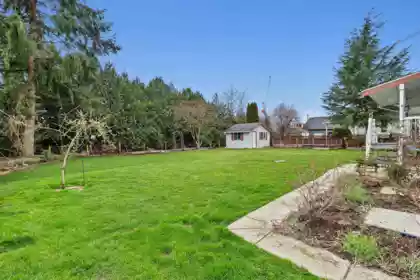 Garden / Landscaping Photo of 18166 54 Avenue, Surrey, BC