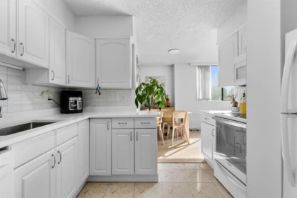 306 9521 Cardston Court, Burnaby, BC, Burnaby — Apartment/Condo for sale