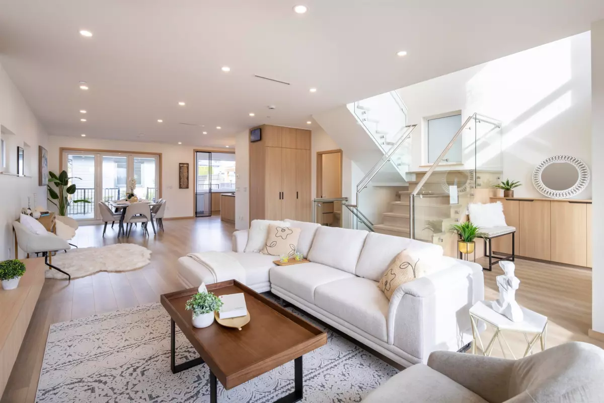 Family Room Photo of 7 N Howard Avenue, Burnaby, BC