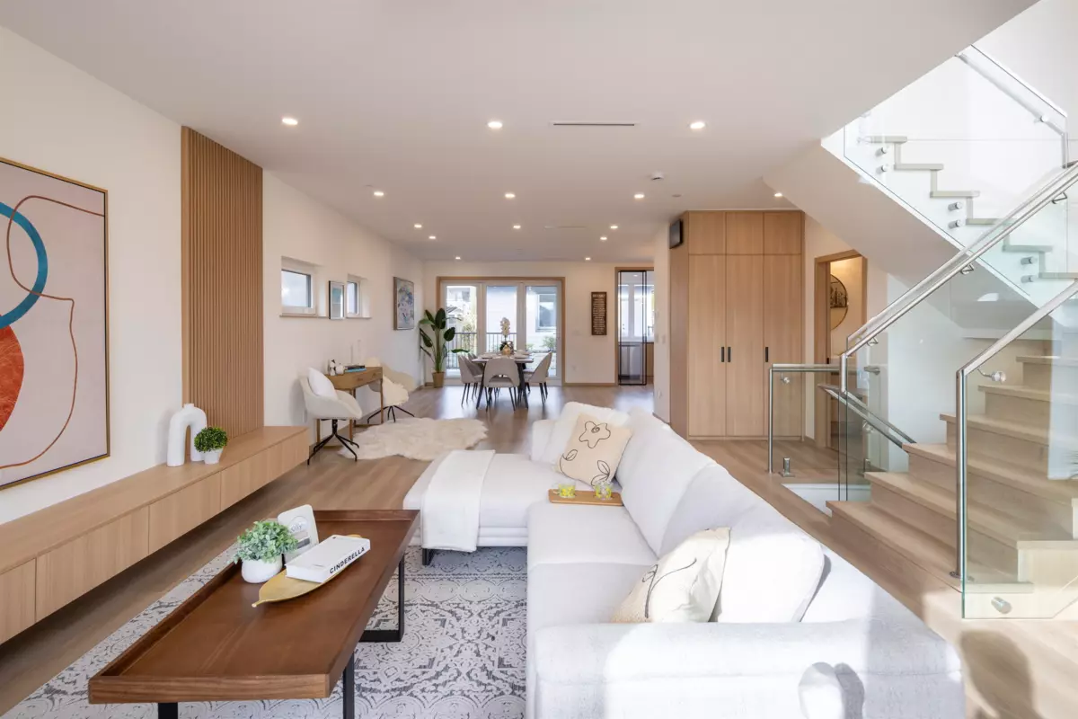 Living Room Photo of 7 N Howard Avenue, Burnaby, BC