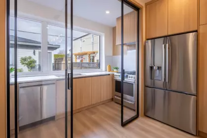 Guest Bathroom Photo of 7 N Howard Avenue, Burnaby, BC