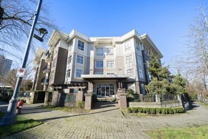 318 13555 Gateway Drive, Surrey, BC, Surrey — Apartment/Condo for sale