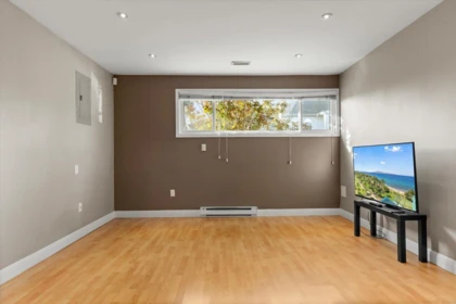 Entry Foyer Photo of 33531 7th Avenue, Mission, BC