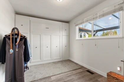 Guest Bathroom Photo of 33531 7th Avenue, Mission, BC