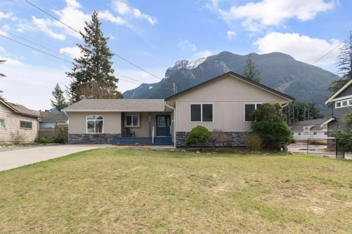 Exterior Rear Photo of 574 Park Street, Hope, BC