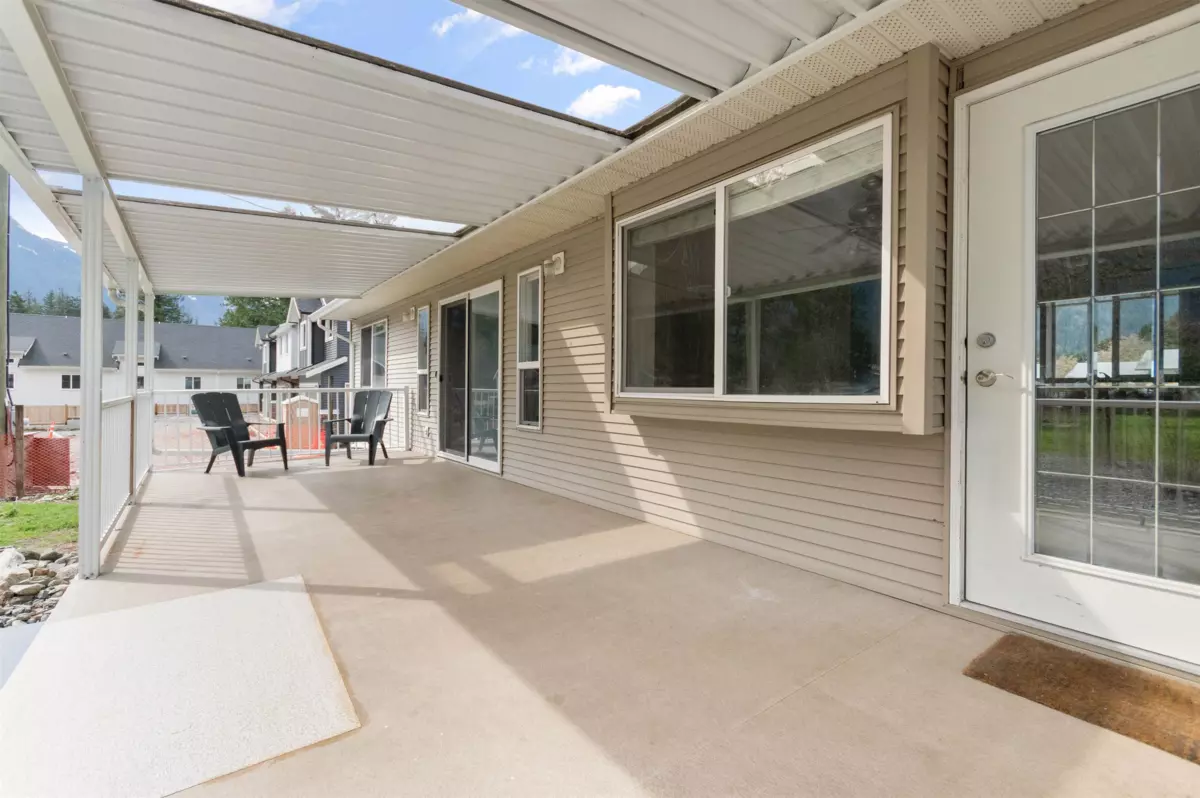 Family Room Photo of 574 Park Street, Hope, BC