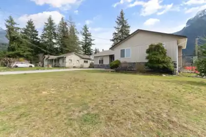 Community Amenities Photo (Clubhouse) of 574 Park Street, Hope, BC