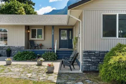574 Park Street, Hope, BC, Hope — Single Family Residence for sale