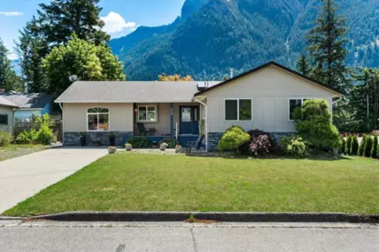 574 Park Street, Hope, BC, Hope — Single Family Residence for sale