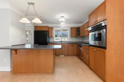 Primary Bedroom Photo of 574 Park Street, Hope, BC