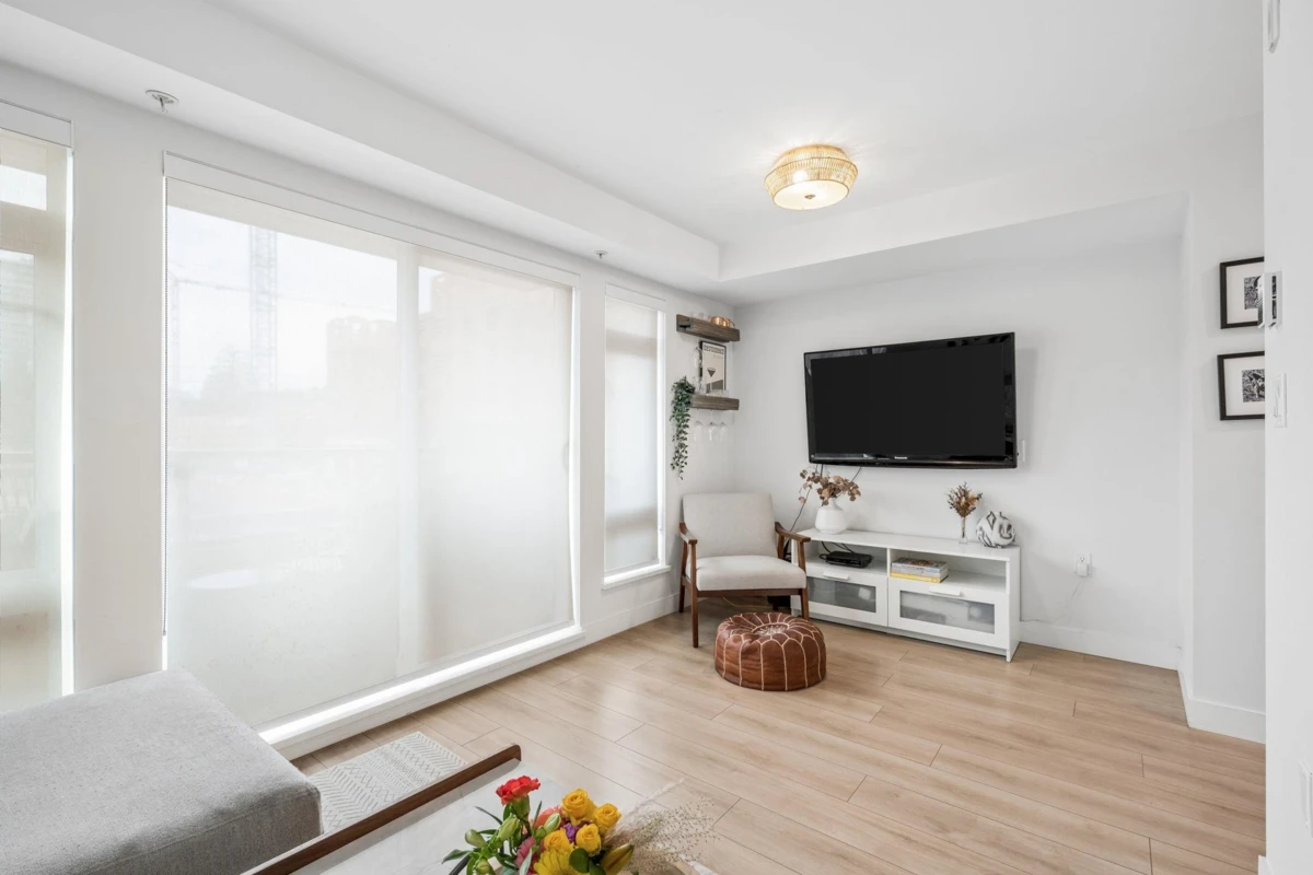 Dining Area Photo of 201 1519 Crown Street, North Vancouver, BC