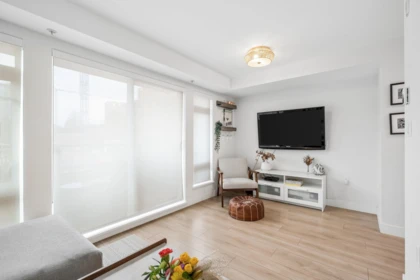201 1519 Crown Street, North Vancouver, BC, North Vancouver — Apartment/Condo for sale